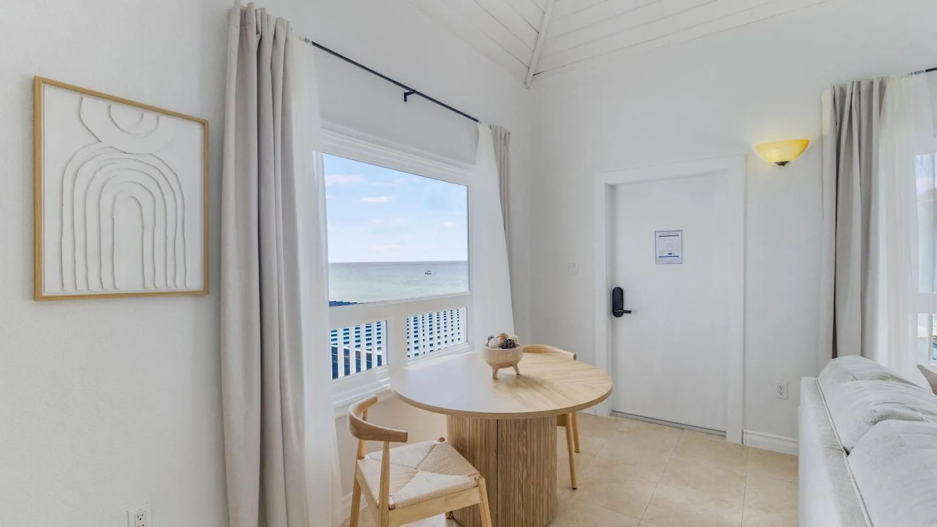 Hotel Cobalt Coast Resort West Bay